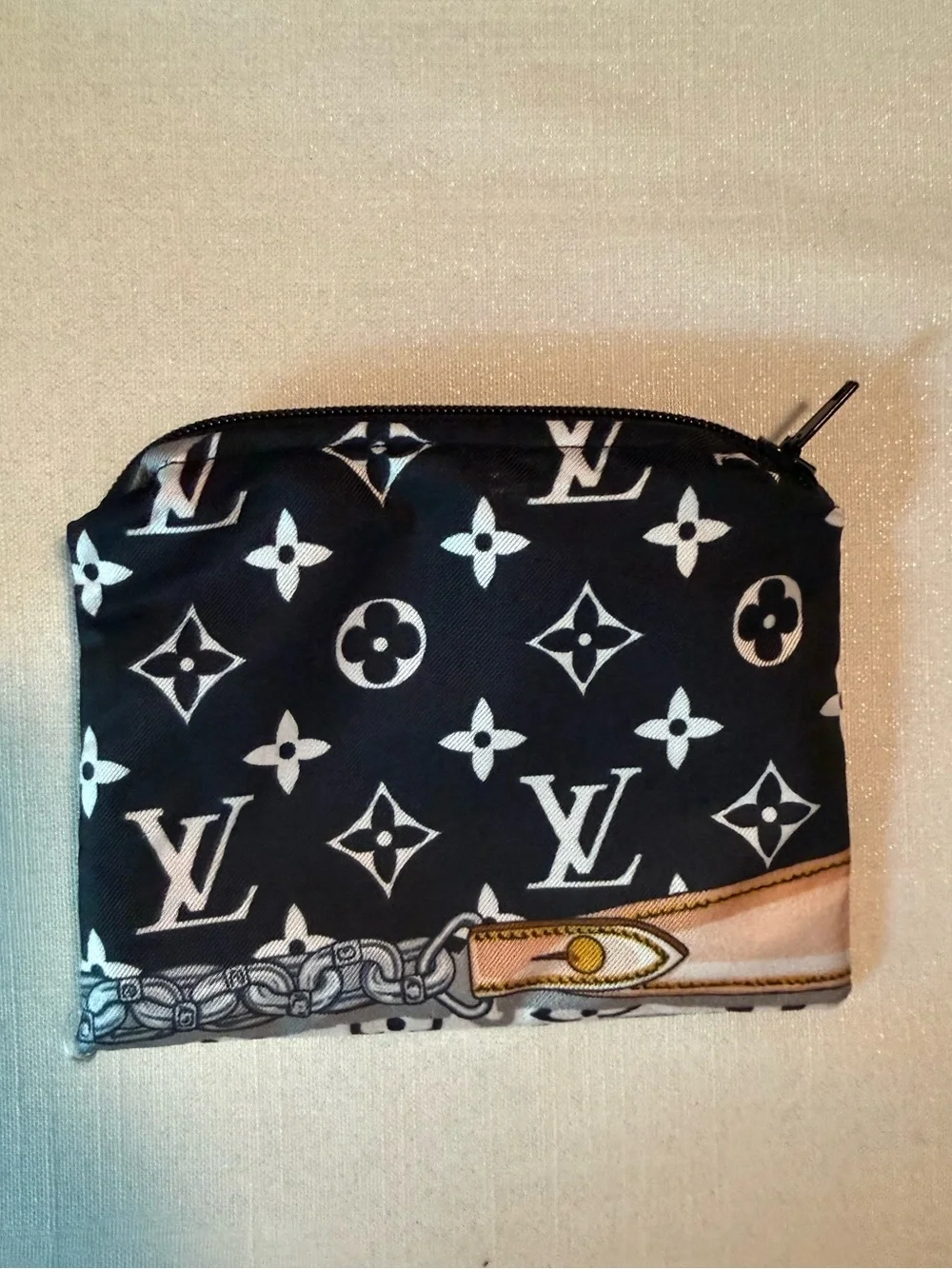 Small Louis Vuitton coin purse - Picture 2 of 7